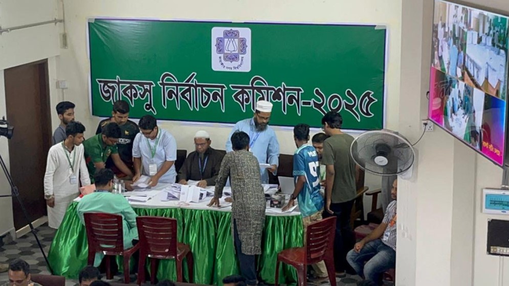 জাকসু নির্বাচন: ১২ হলের ভোট গণনা শেষ, ক্লান্ত এজেন্টরা